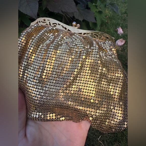 40s Vintage Whiting and Davis Gold Mesh Evening Bag w Chain Strap - Picture 3 of 8